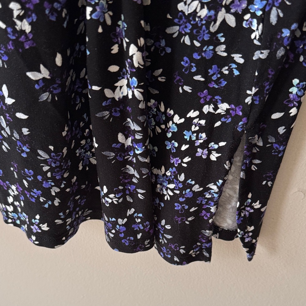 J. Jill Black Floral Long-Sleeve Keyhole Crewneck Blouse. - Picture 7 of 10